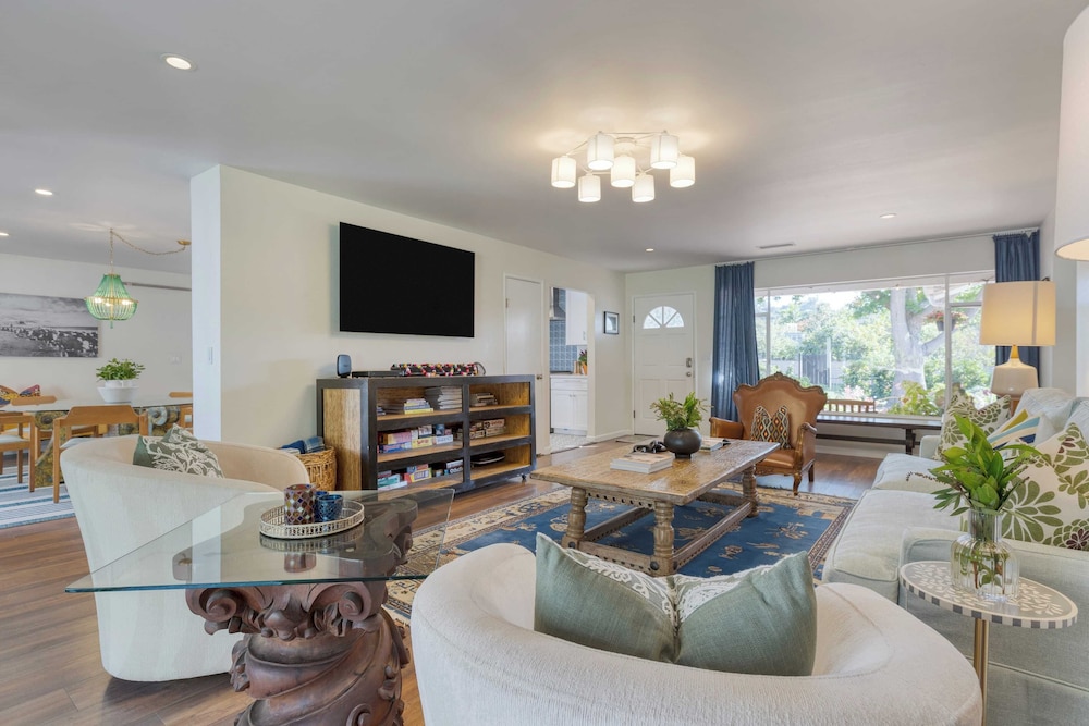 Hummingbird Haven by Avantstay Dog-friendly, Near the Beach, Huge Yard+hot Tub