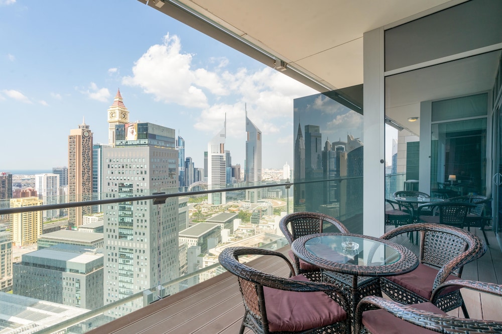 Lux BnB Burj Daman DIFC Sea View