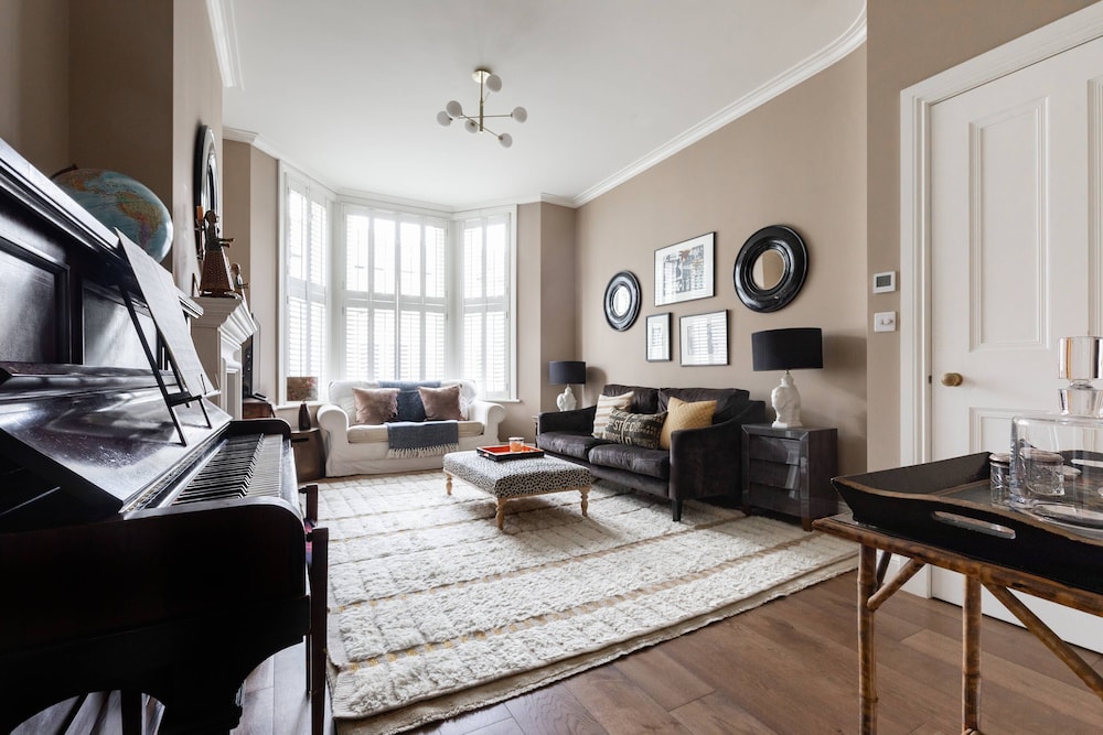 Brewster Gardens III by Onefinestay