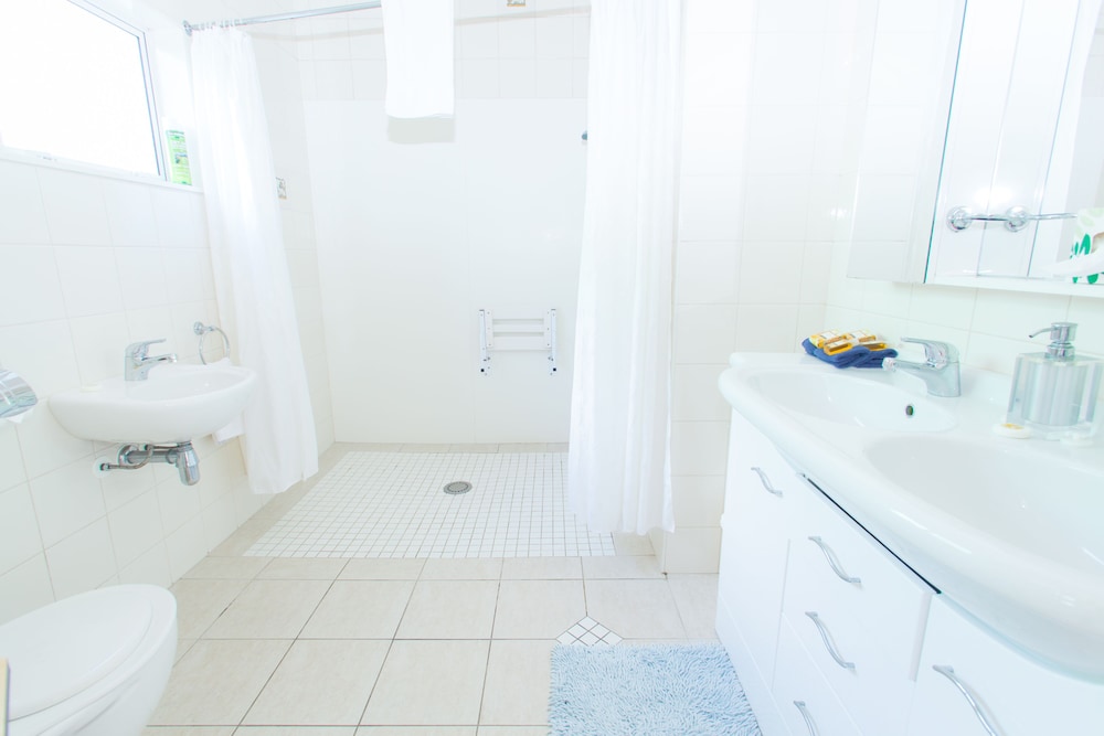 ASURE Admirals View Motel