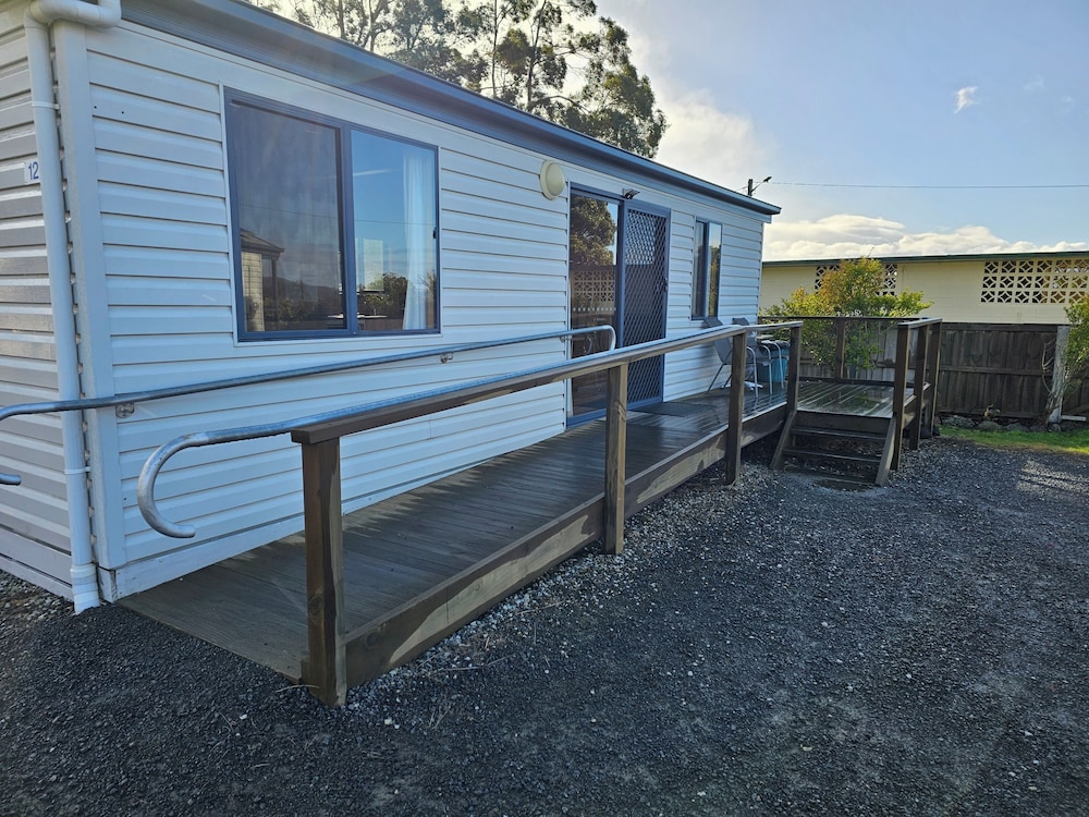 Snug Beach Cabin And Caravan Park