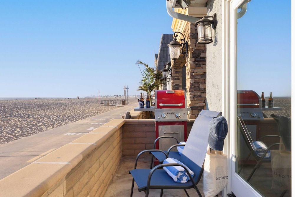 Balboa Breeze by Avantstay Beachfront Retreat + Ocean View