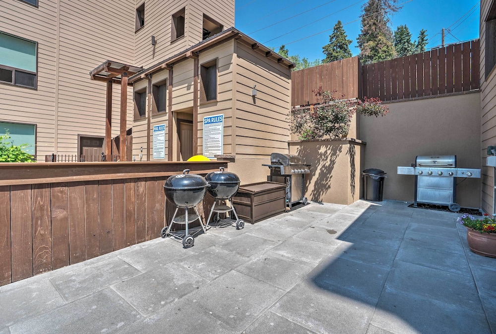 Modern Manson Condo w/ Pool & Lake Chelan Views! view 5
