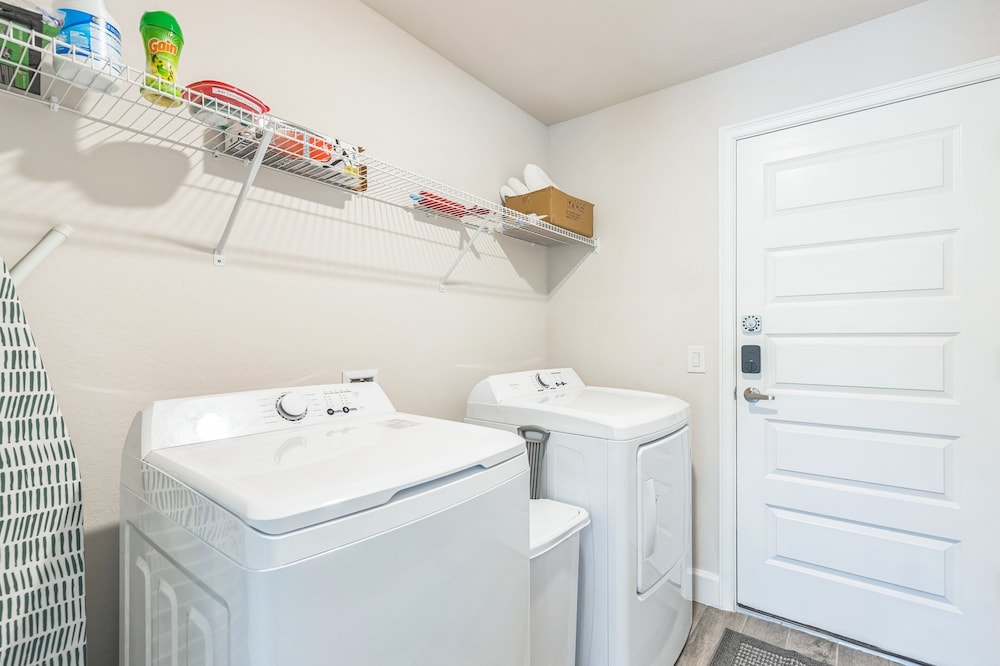 New Poolside Home in South Gulf Cove! Beaches Boca Grande, Manasota, Siesta Key & Venice