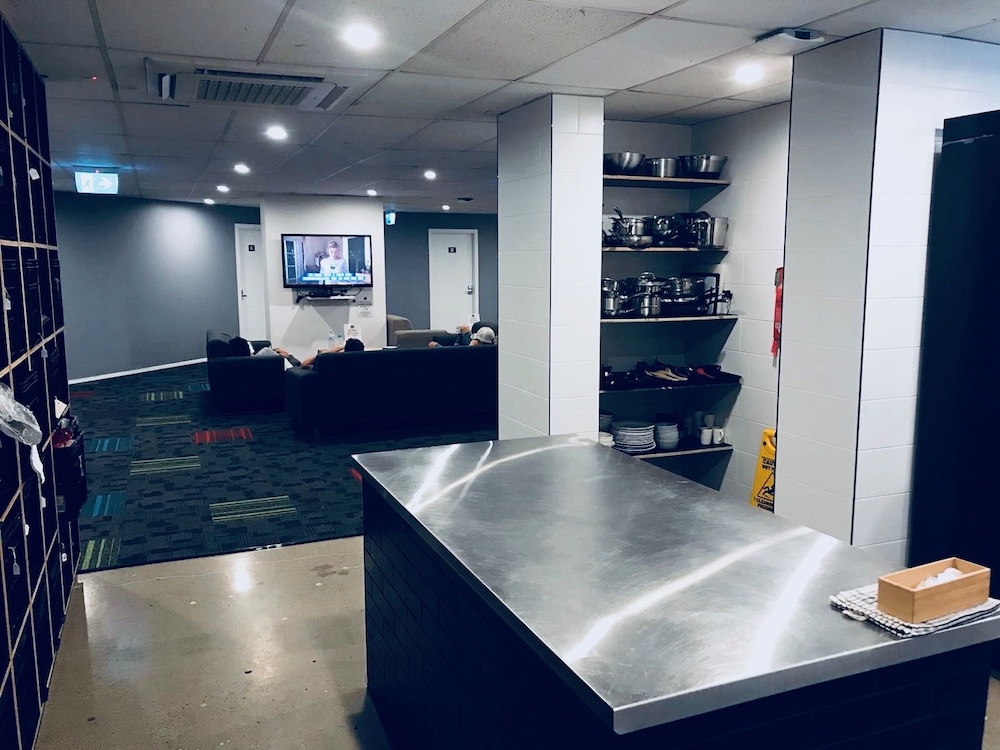 Down Under Hostels - Surfers Paradise - Image 5