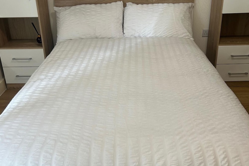 1-bed Apt, Sleeps 4, Central To Shops & Transport