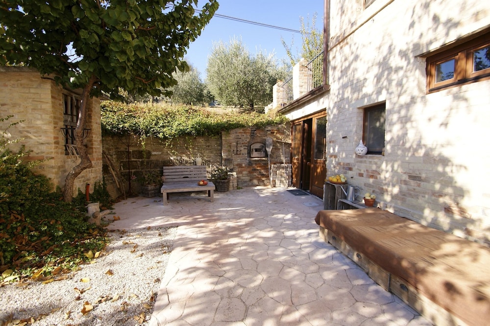 Charming 2-bed Apartment in Petritoli view 2