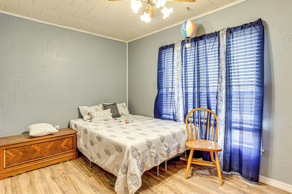 Cozy Oklahoma Family Home w/ Private Yard & Grill view 3