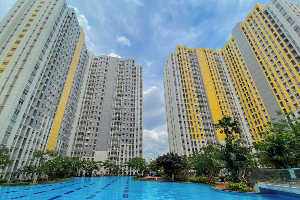 Restful Studio Apartment At Springlake Summarecon Bekasi