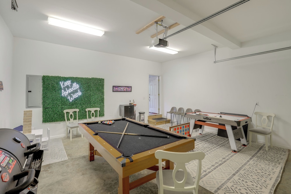 Family Home w/ Game Room, 3 Mi to Dtwn Asheville!