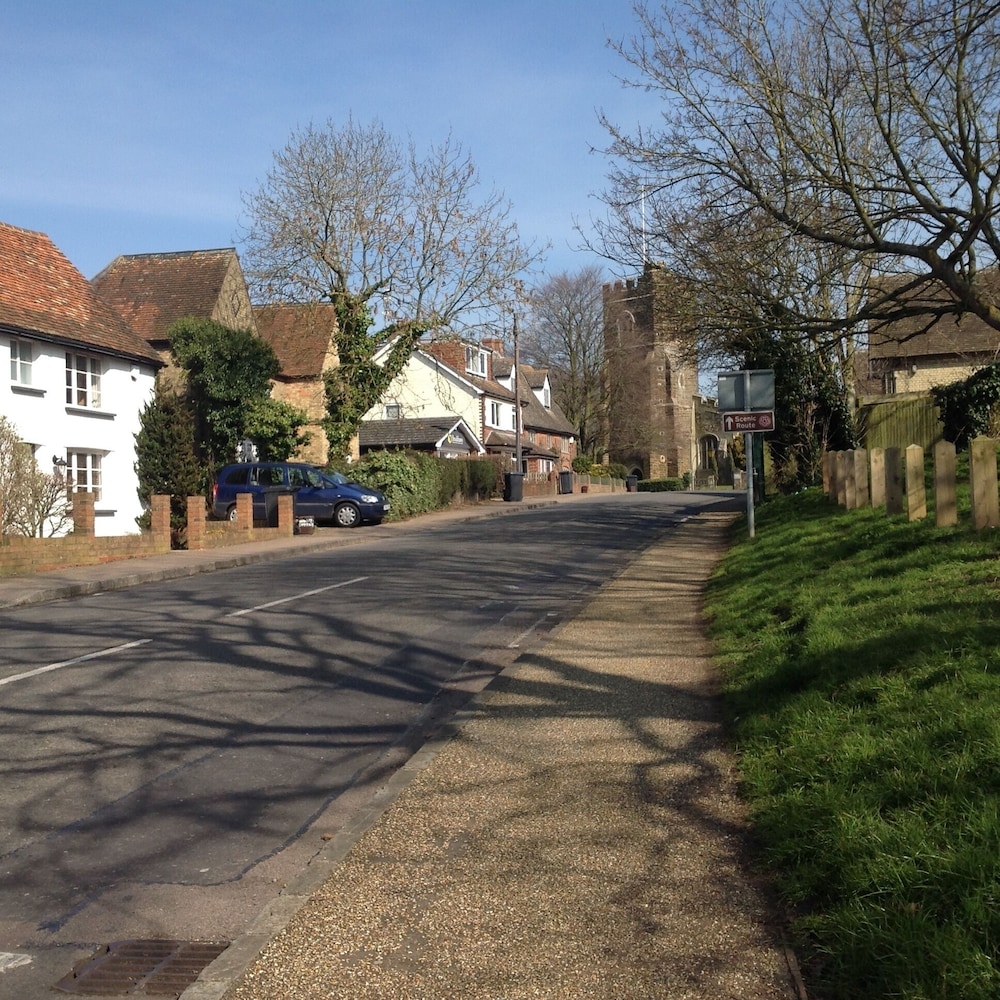 Harlington Manor