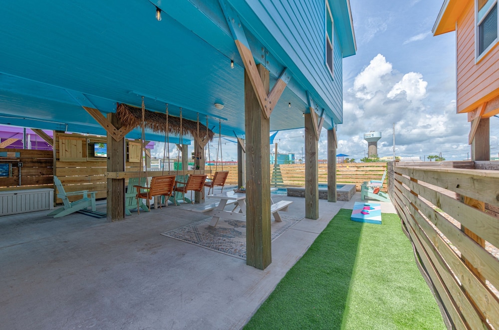 Totally Beachin by Avantstay Private Pool Hot Tub Swing Seats Beach Get Away