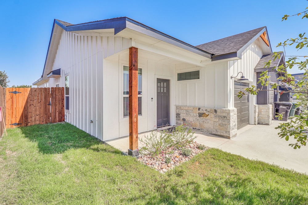 Newly Built Home: Close to Parks & Dining!