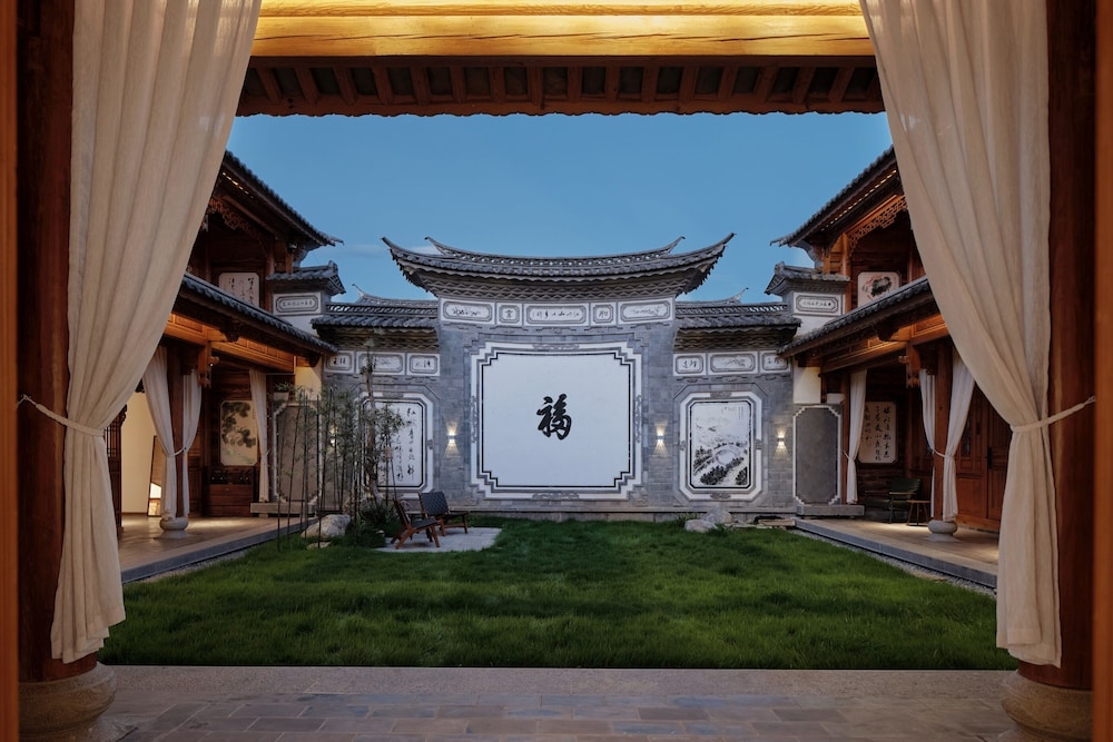 Shaxi Ancient Town Chang Le Li Chinese Courtyard Hotel