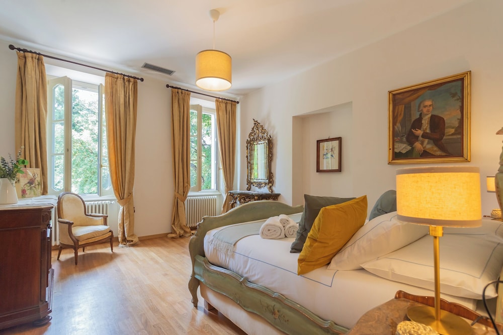 Luxury Apartments in Villa Cardinal Ciceri by Rent all Como