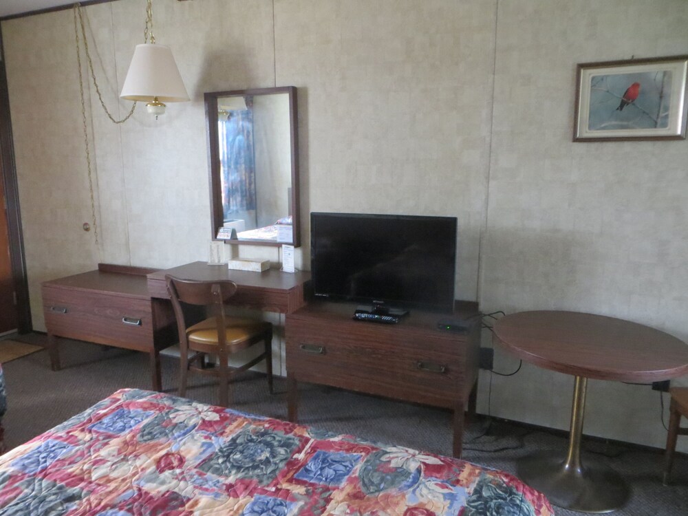 Adams Golden Acres Motel