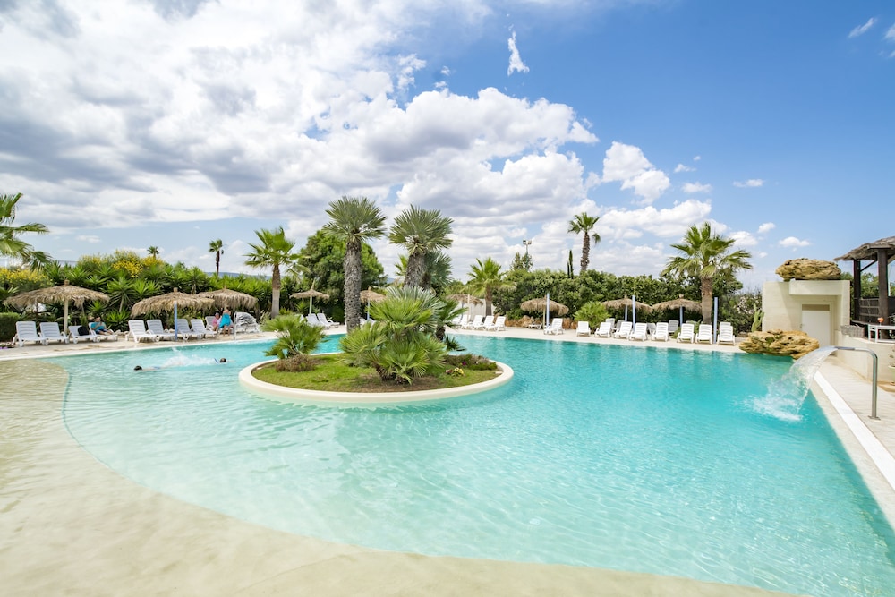Viar Beach Club photo 2