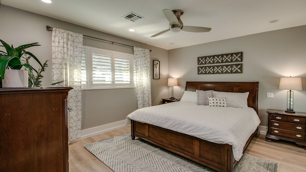 Relaxing 4 Bdrm Retreat in the Heart of Scottsdale