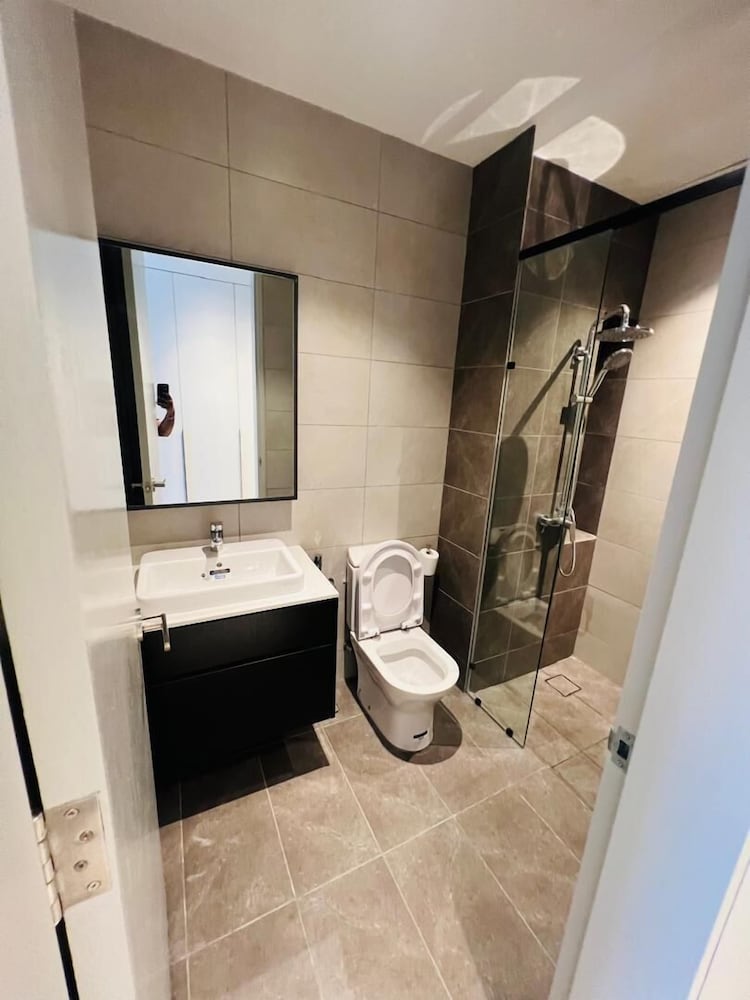 Crystal Suites At Axon Residence