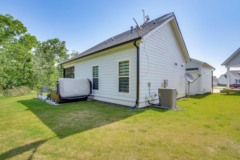 Walk to Marina: Lake Greenwood Retreat w/ Hot Tub