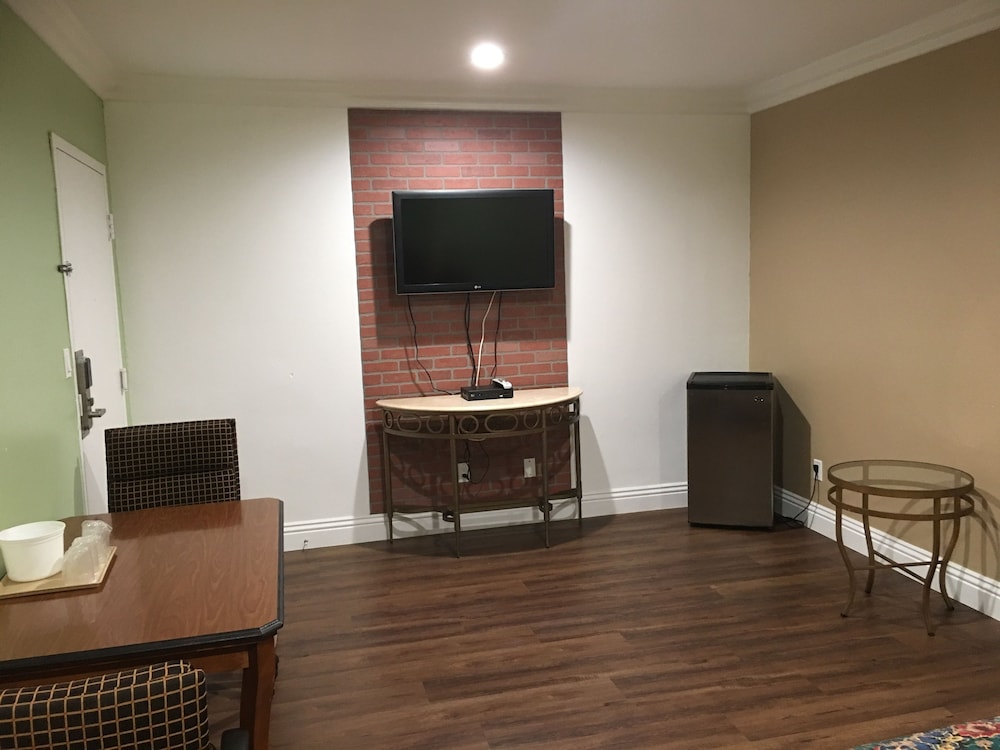 American Inn & Suites LAX 4