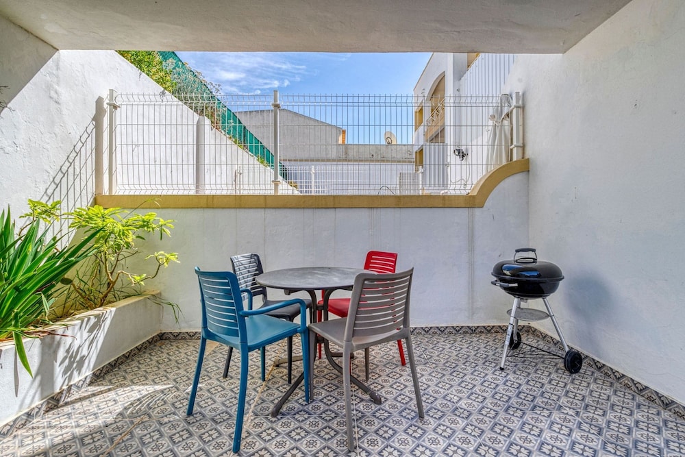 Azula Bright and Airy 2 Bedroom Apartment With p