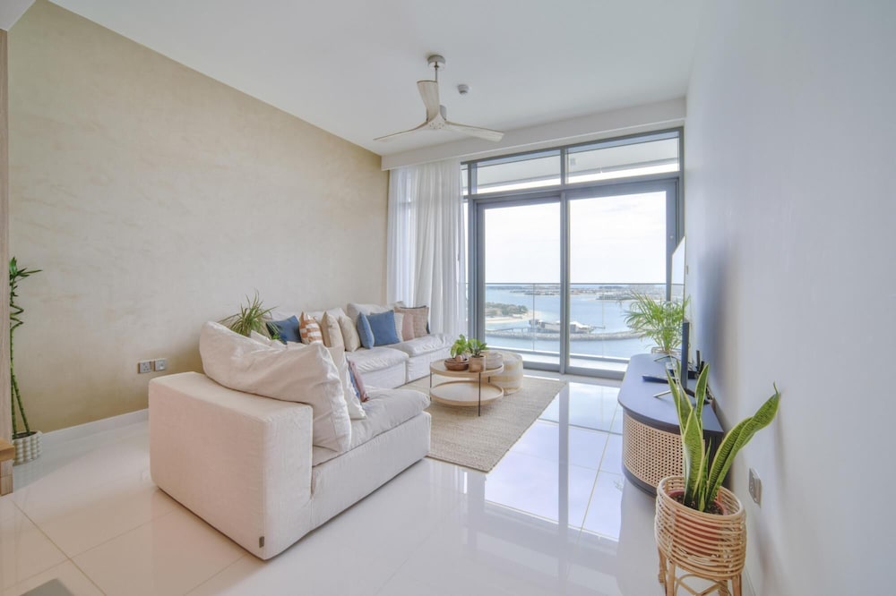 Luxury Sea View Living on Emaar Beachfront