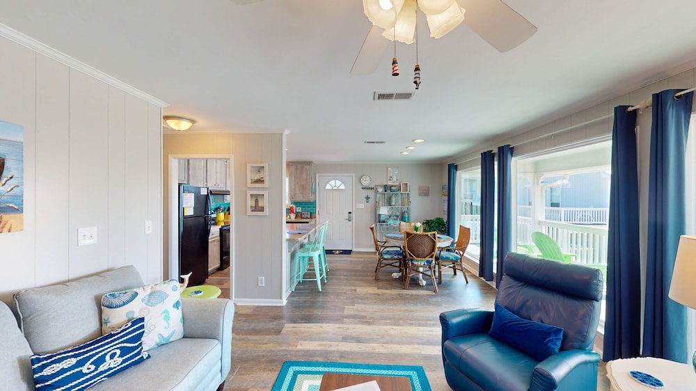 Beach Home With Private Pool & Beach Access- Sleeps 4