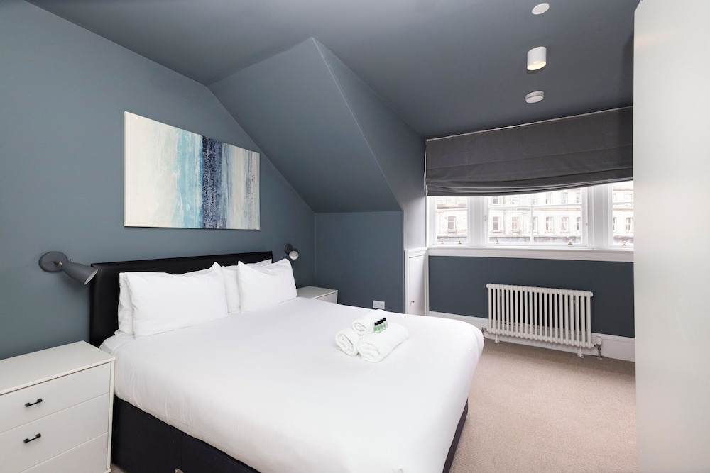JOIVY Apartments - 5* Central Georgian Apartment (2 Bed) view 5