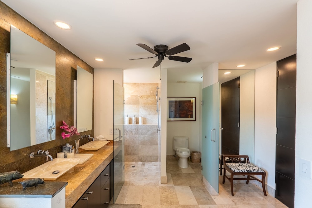 Ocean Front Amazing Views and Location Sleeps 8