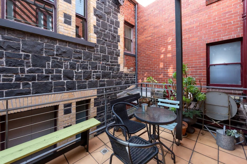 Bright & Sunny 2-bed Unit in the Heart of St Kilda