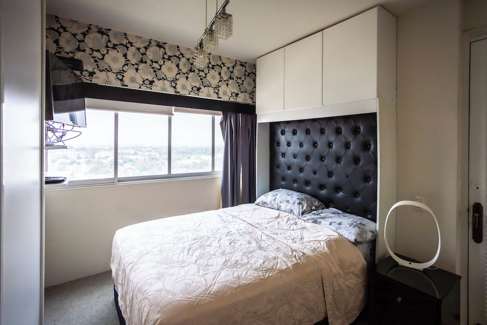 Chic Condo with Gym & Private Roof — Mexico City