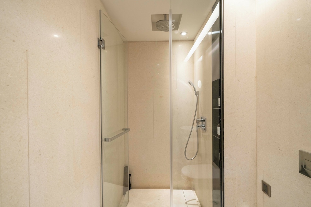Zhome-Three Bedroom Luxury Suite2
