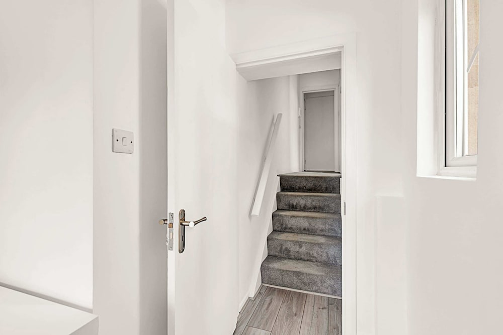 Bright and Newly Furnished Acton Apartment