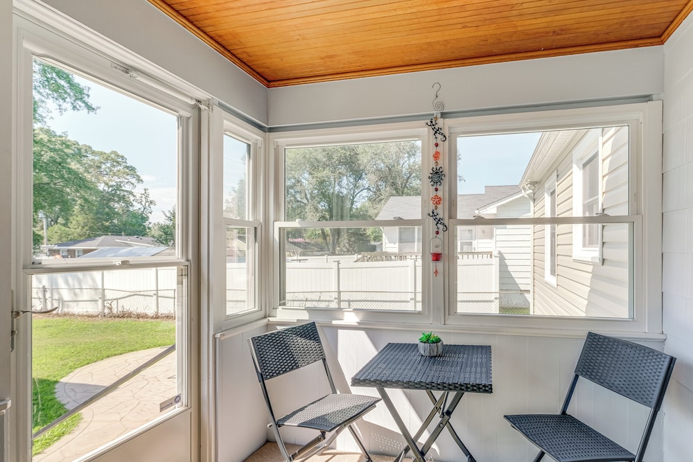 < 1 Mi to Colonial Beach: Coastal Gem w/ 2 Porches
