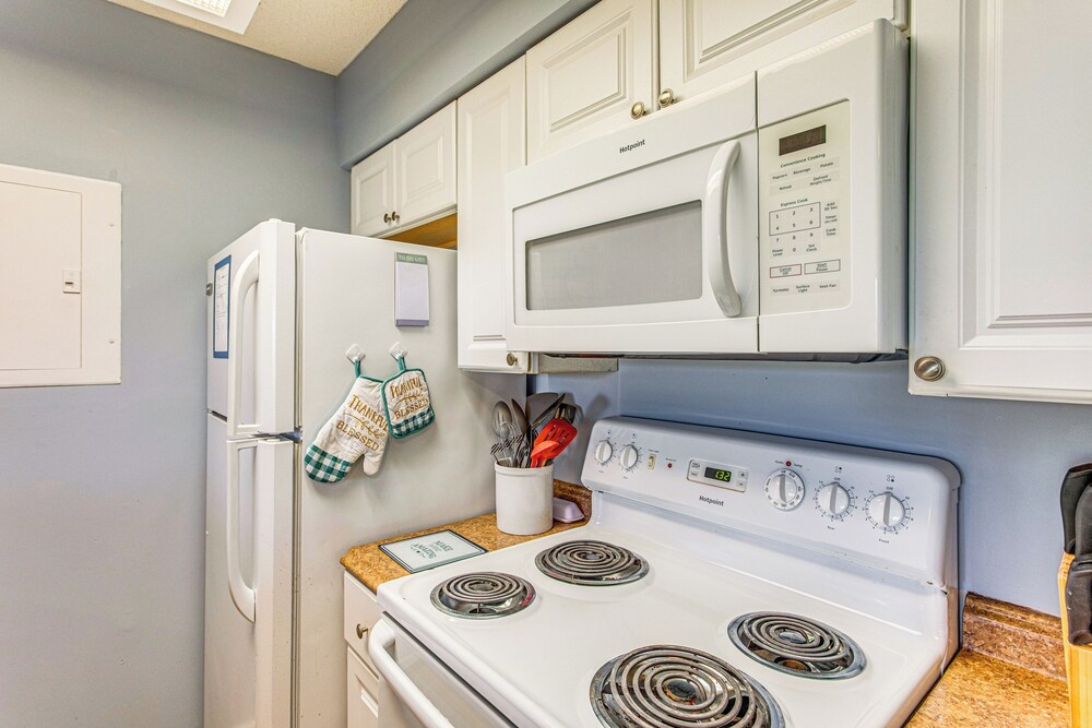 Golf, Gamble & Deep-sea Fish: Little River Condo