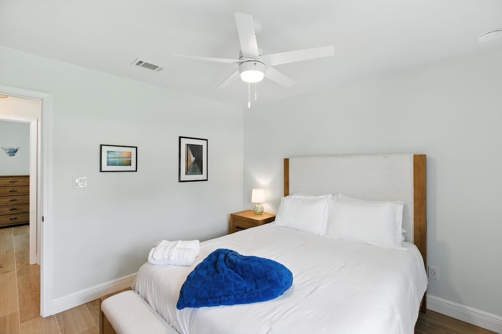Sunny 3BR w/Hot Tub & Game Room Home