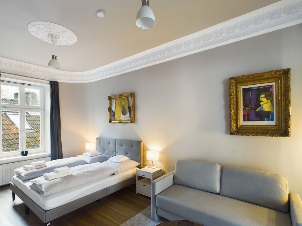 Art Apartments
