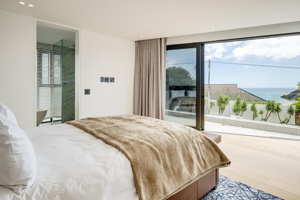 4BR Camps Bay Villa w Pool and Garden Casa Meya
