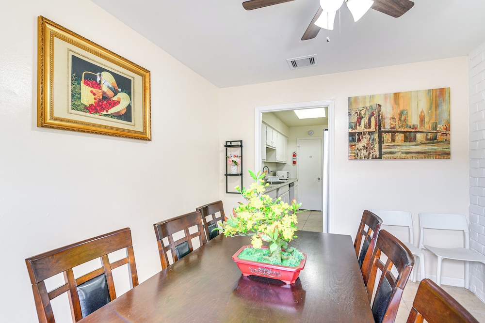 2 Mi to Chinatown: Pet-friendly Houston Home