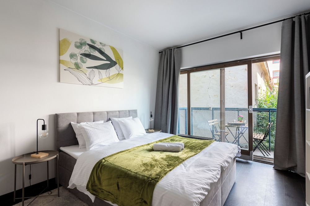 3 bedroom apartment near center