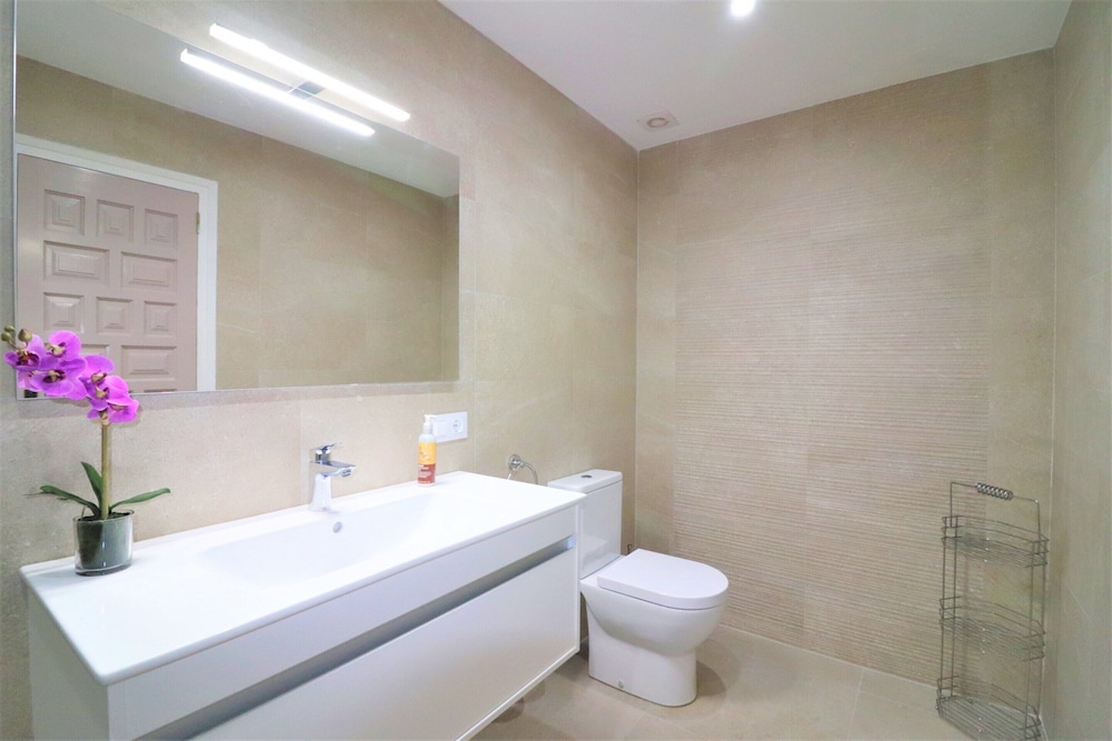 Apartment in Roses Near Waterfront & Mountains