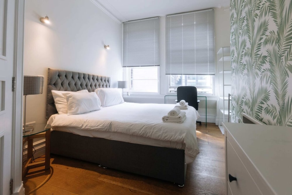 Gorgeous & Centrally Located 2BD Flat, Manchester! view 5