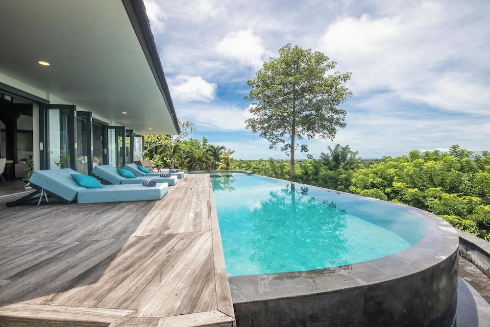 Stunning 6BR Villa 5 Mins to Bingin