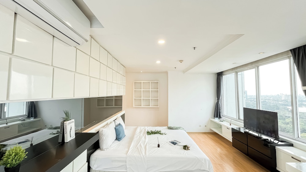 Spacious Luxury 2Br Apartment With Extra Room At Fx Residence
