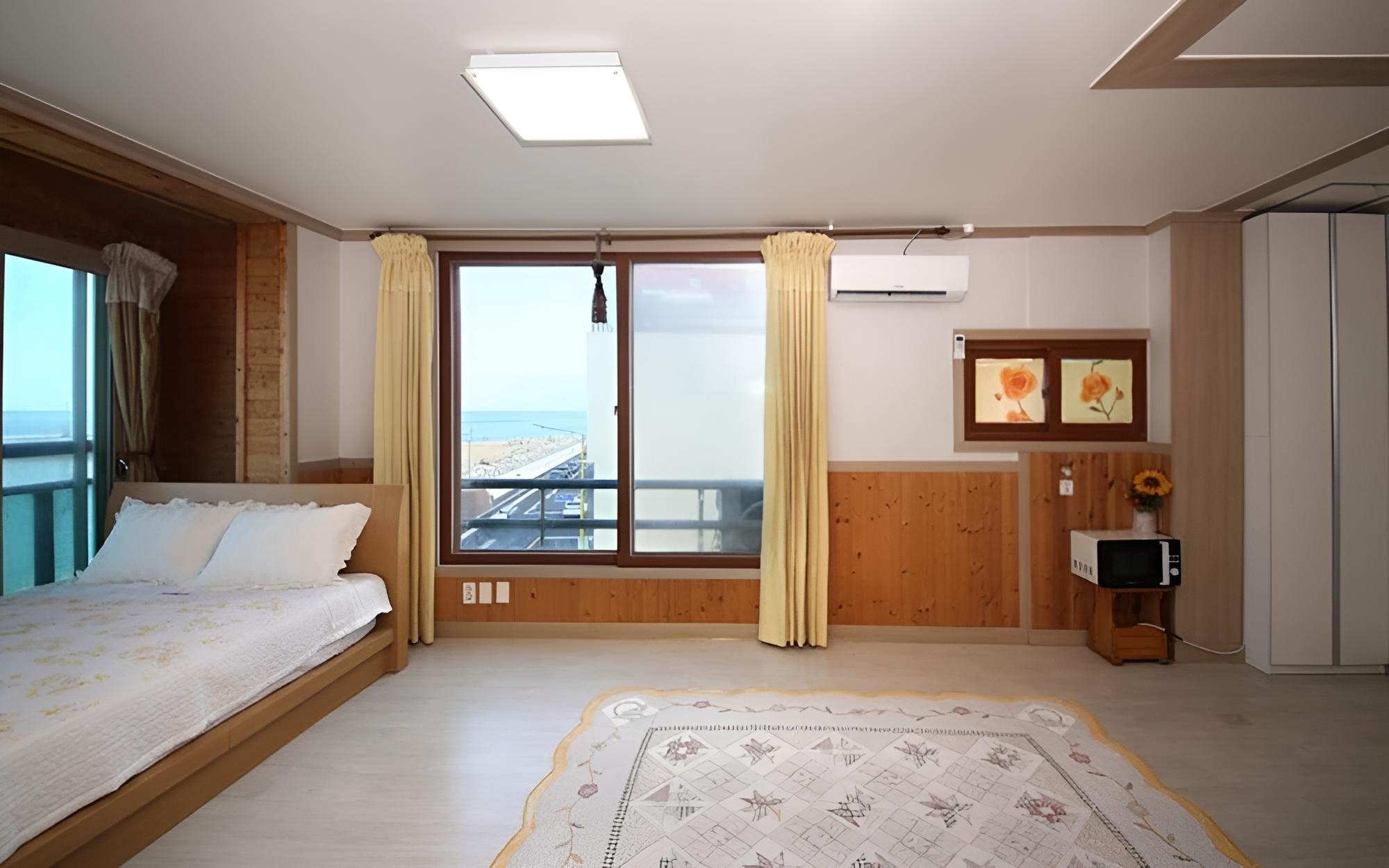 Sokcho Haemaleum Pension view 3