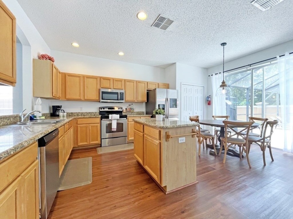 Endless Summer 6 Bedroom Home