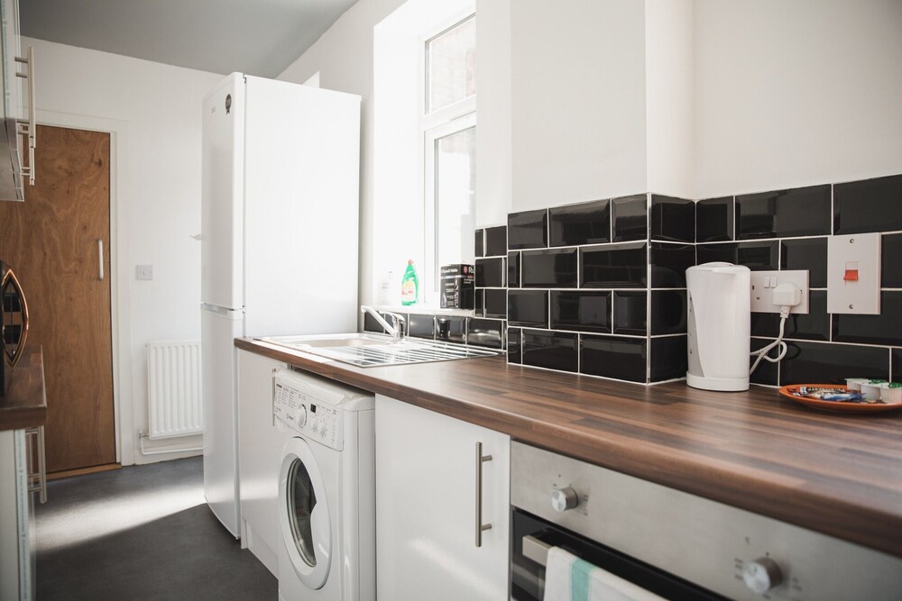 Leicester Vacations - Room in Guest Room - Big Size Room in Leicester City - Property Image 12