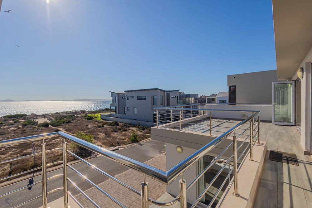 Seasons of Serenity, Langebaan 8-sleeper