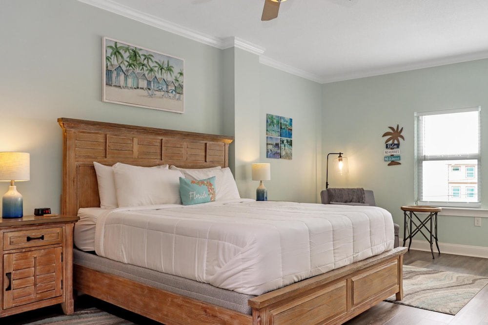 Paradise Shores 305